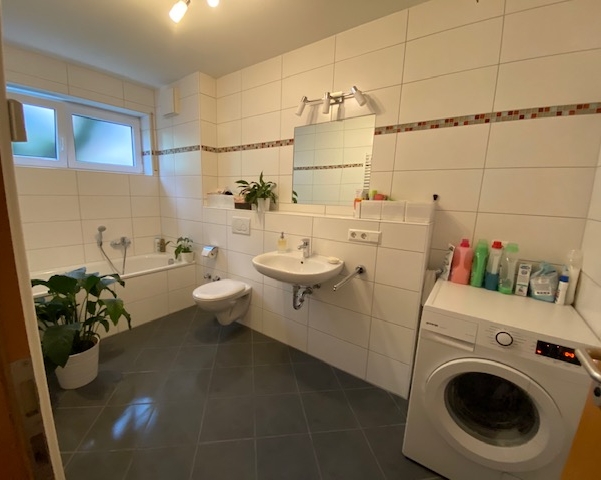 Bad mit Wanne